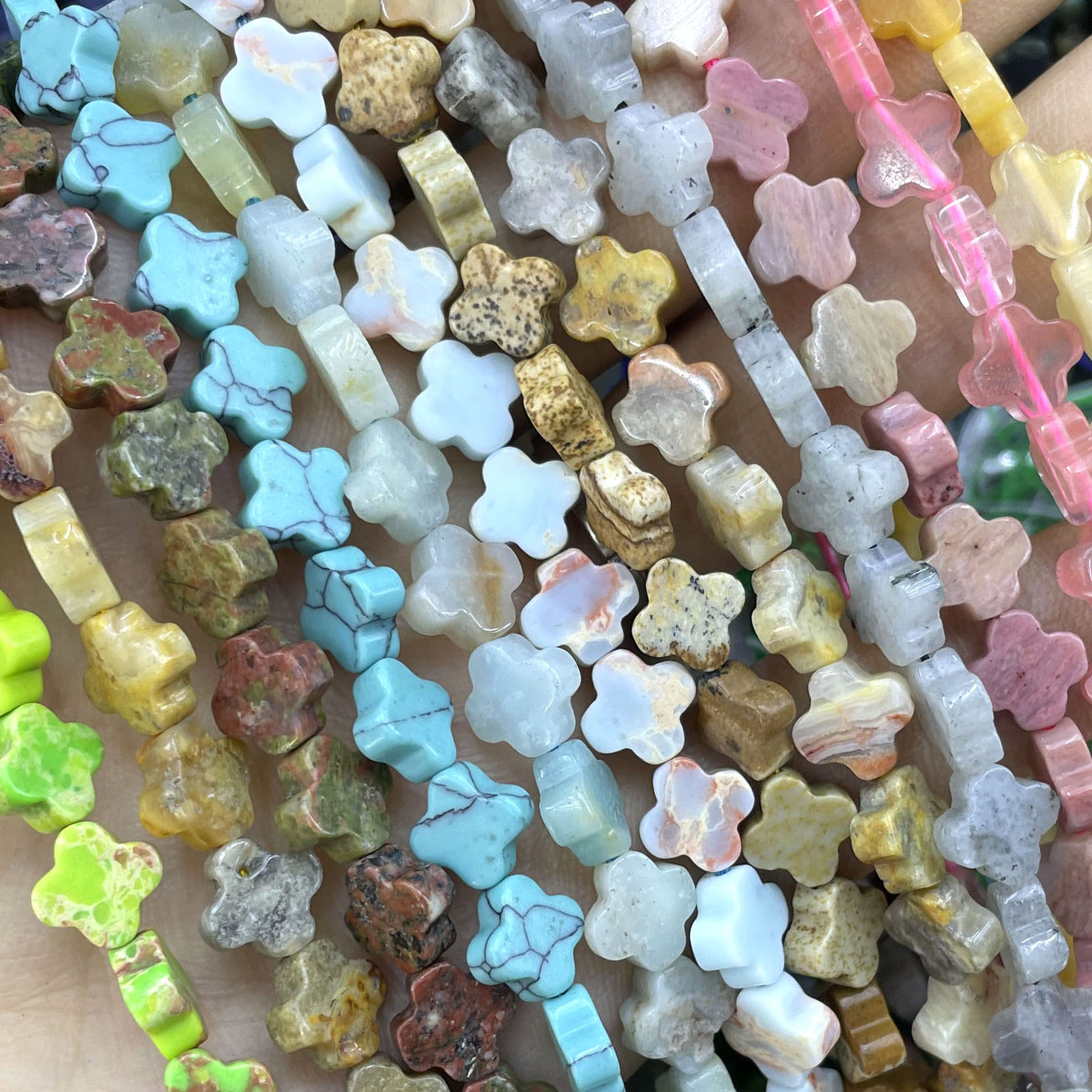 Natural Stone Clover Shape Qua - Red Clover Flower ulasan dan harga
